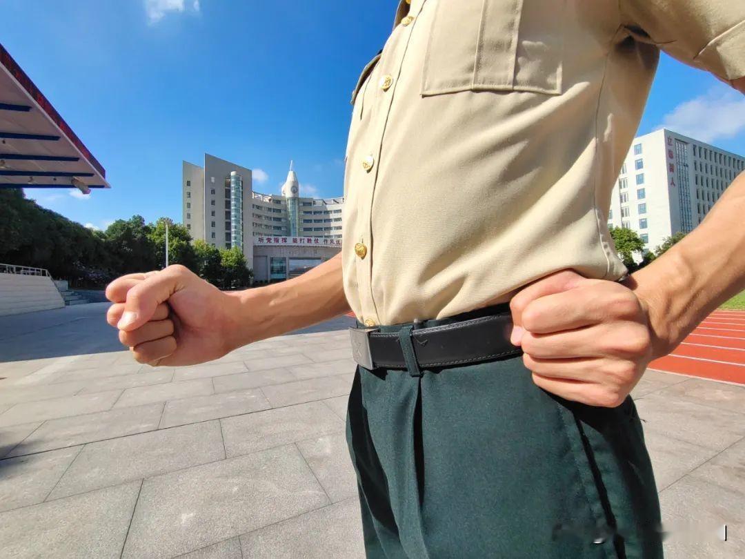 高中毕业当兵是条好出路，但“一失足”容易变“失信人”。结合你之前问的考军校，这里