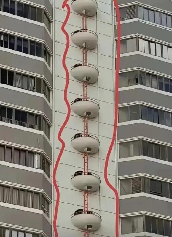 如果大楼都这样设计，还怕起火的时候没法逃吗？[what]