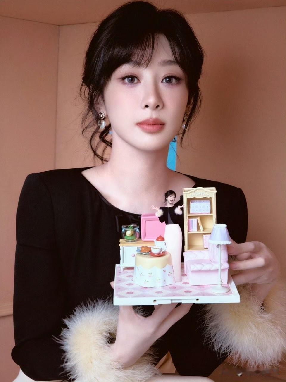 杨紫越来越美
我一直有一个问题
今天就算被骂，我也要说。
那就是女大十八变，杨紫