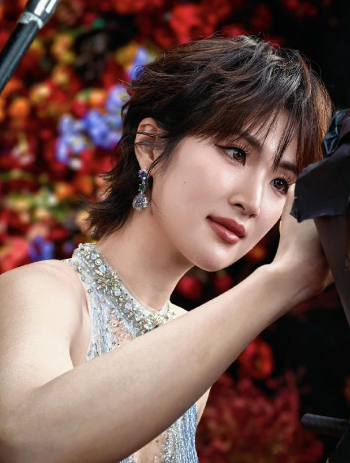 原来姚安娜是艺名艺名便于演艺圈传播记忆，本名承载着原生期许。从芭蕾舞者到影视演员