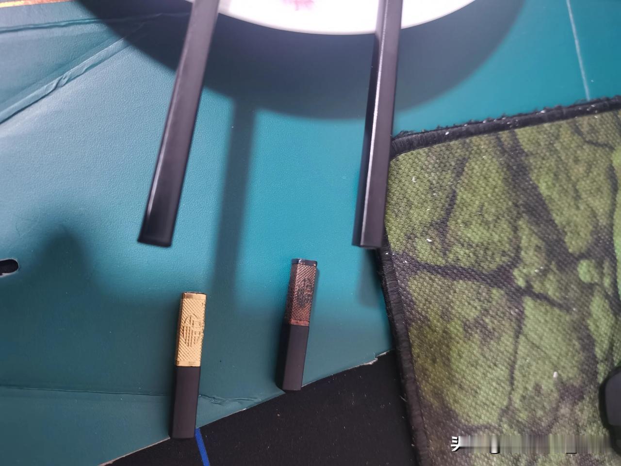 晚上吃饭的时候，突然两根筷子都断了，我愣住了，不知道是吉是凶？
筷子作为一种日常