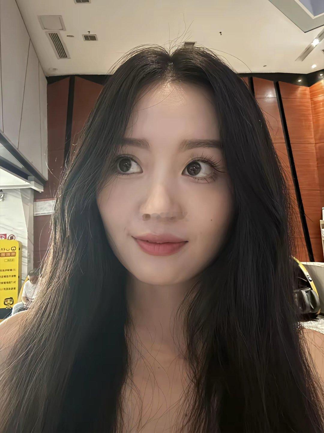 她就是最美的新二代，没有之一如果她选择出道的话，我一定给她投一票 