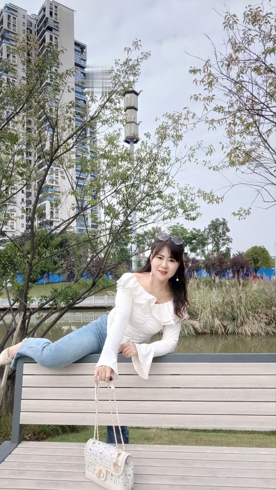 一生很短暂，想爱的人就去爱，想做的事就去做，不要回忆的时候留下的全是遗憾！