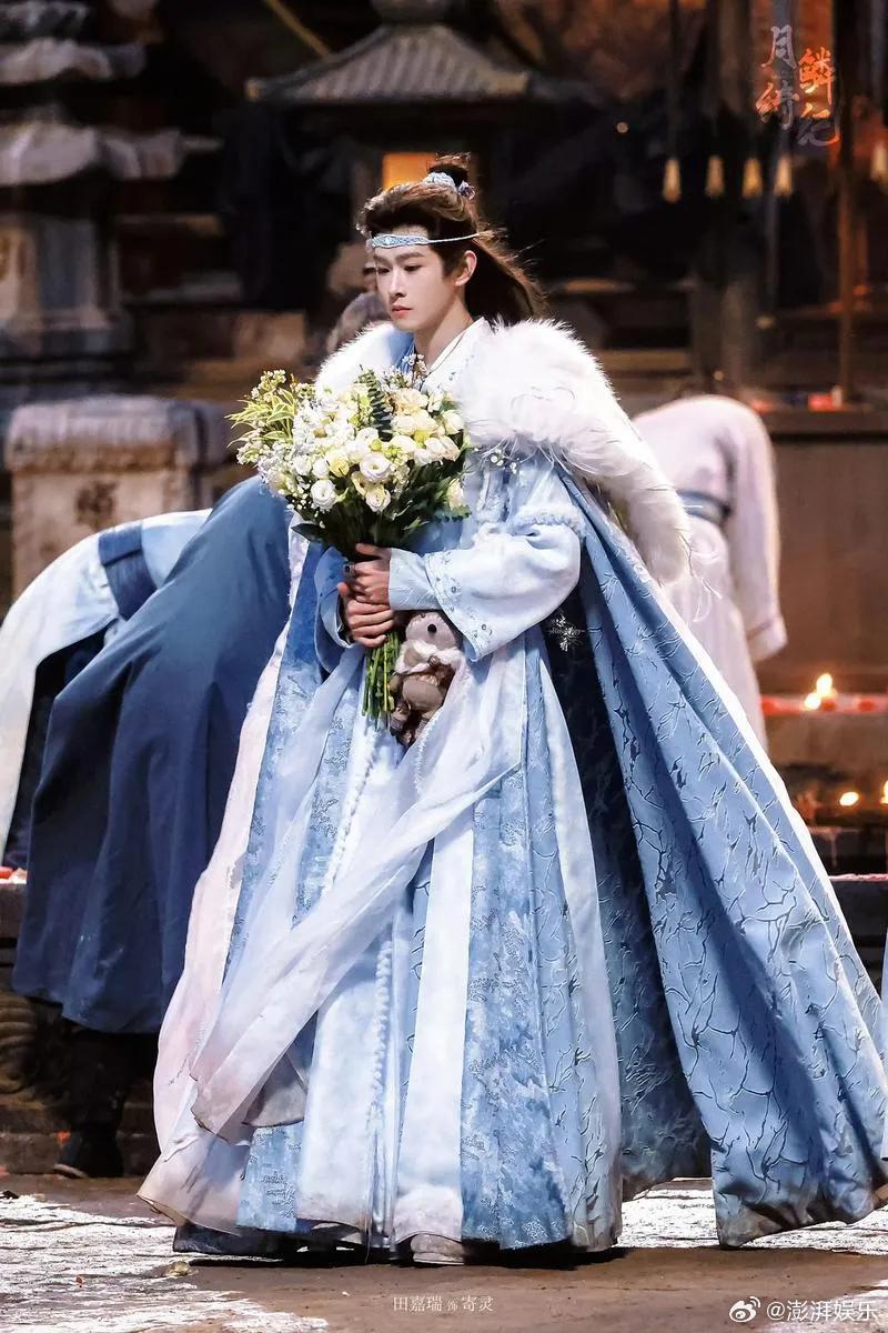 范世錡怎么了 《月鳞绮纪》定档，范世錡从官宣友情主演变宣发“隐身”，海报、名单全