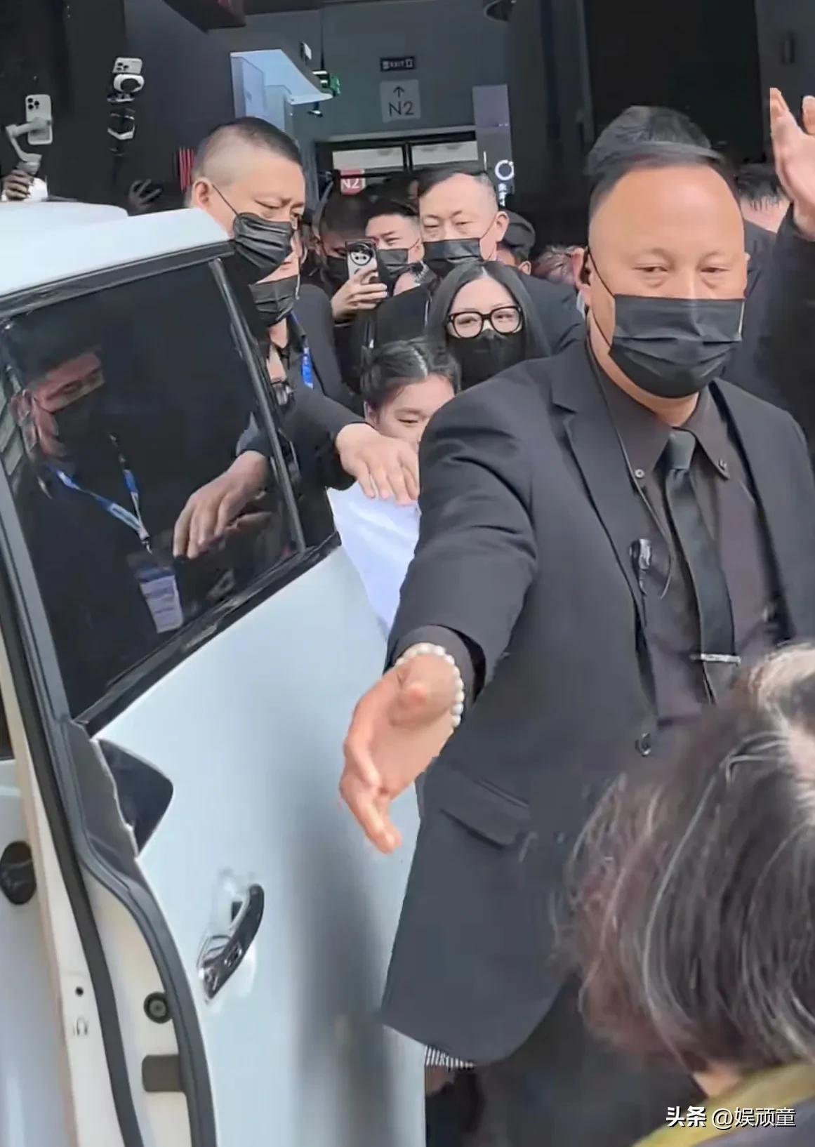 全红婵被自己的人气惊到了！
她以为自己许久没比赛，又没有拿冠军，大家早忘记了她！