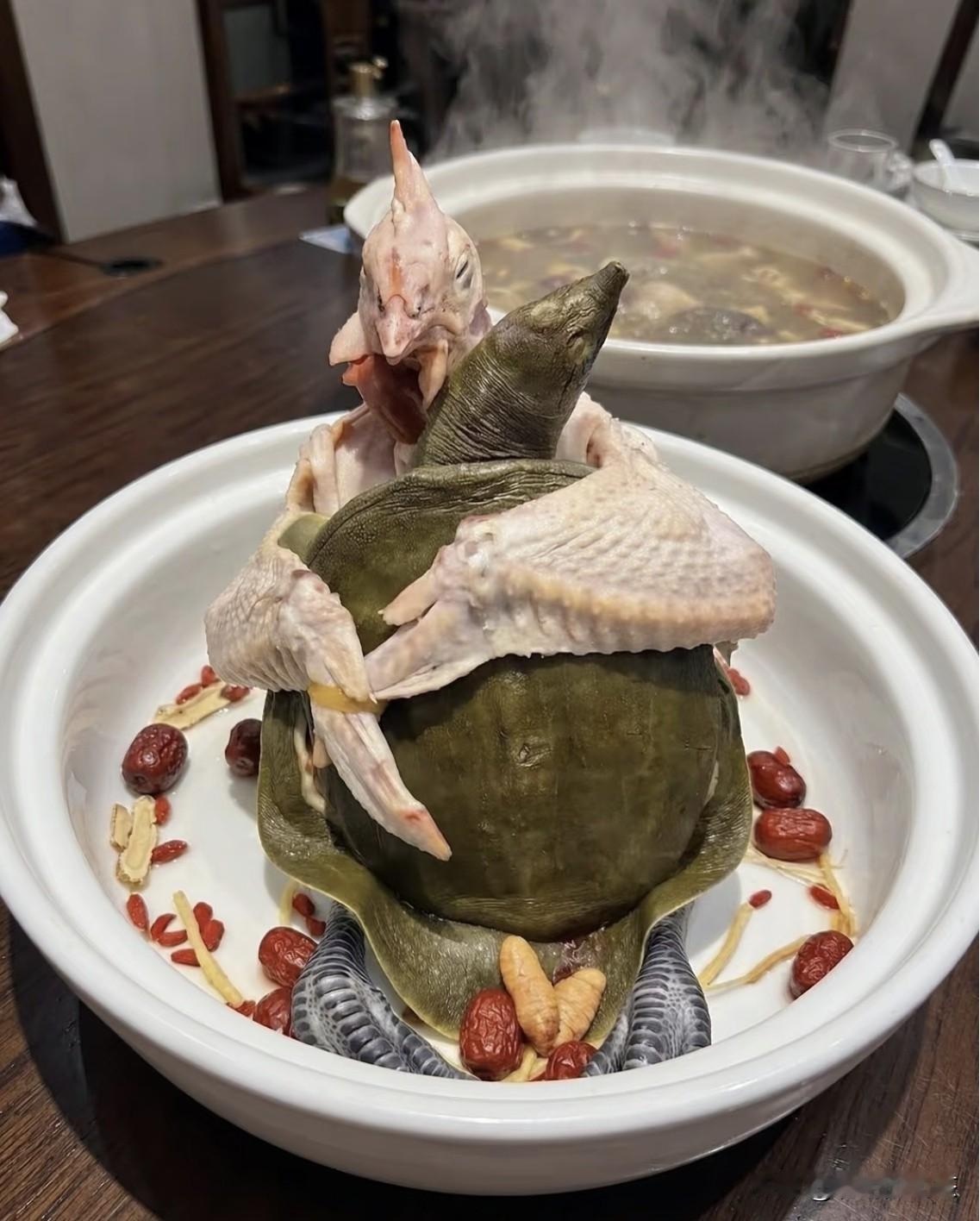这道菜我看了半天，直到听见他的名字绷不住了。猜猜这道菜的名字叫什么？