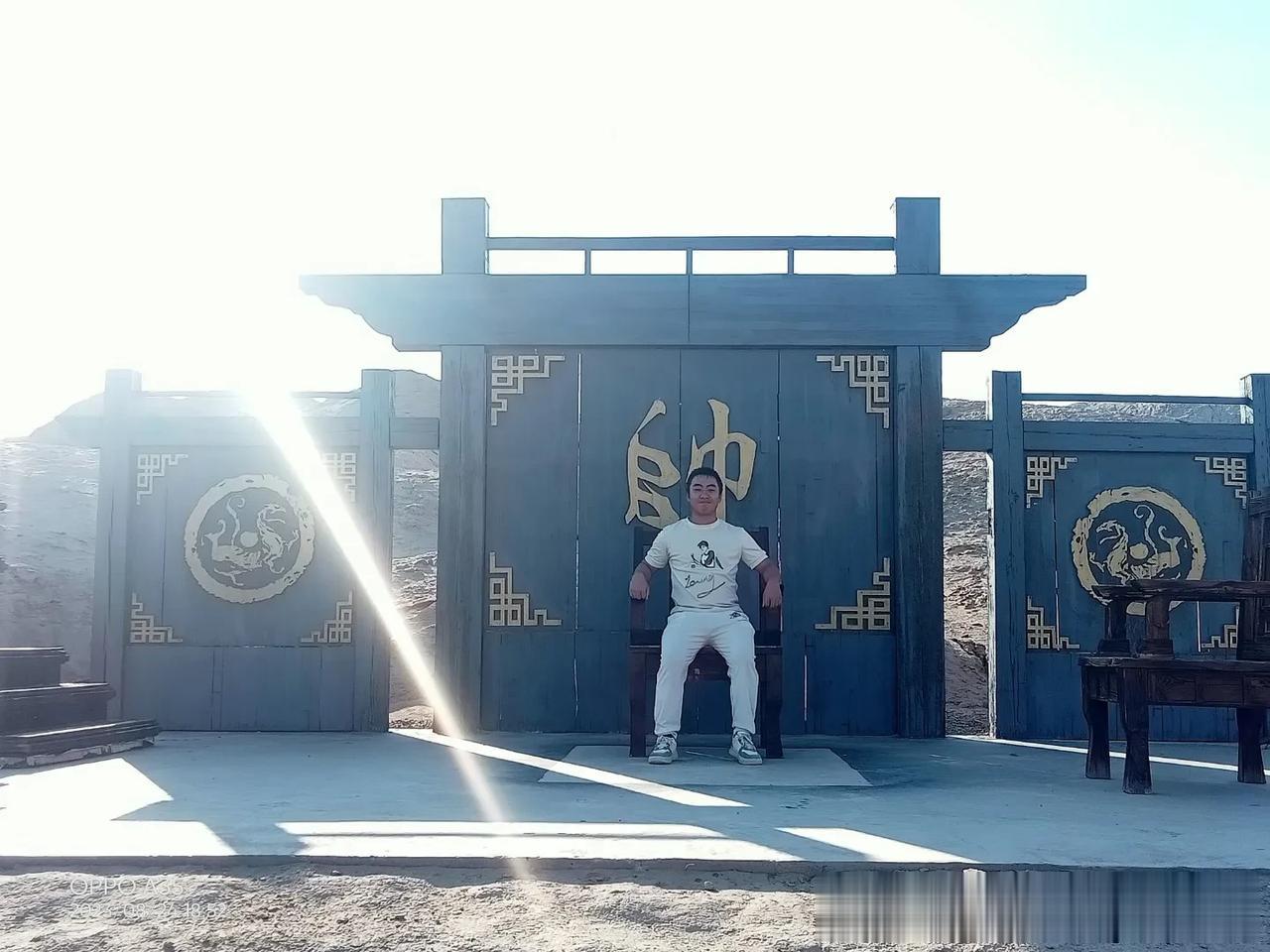 #用四个字形容现在的生活状态#
平淡无奇
