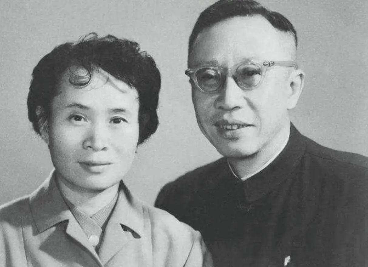 薄仪直到去世，也不知道自己最后一位妻子的真实身份。

薄仪从监狱里出来成为共和国