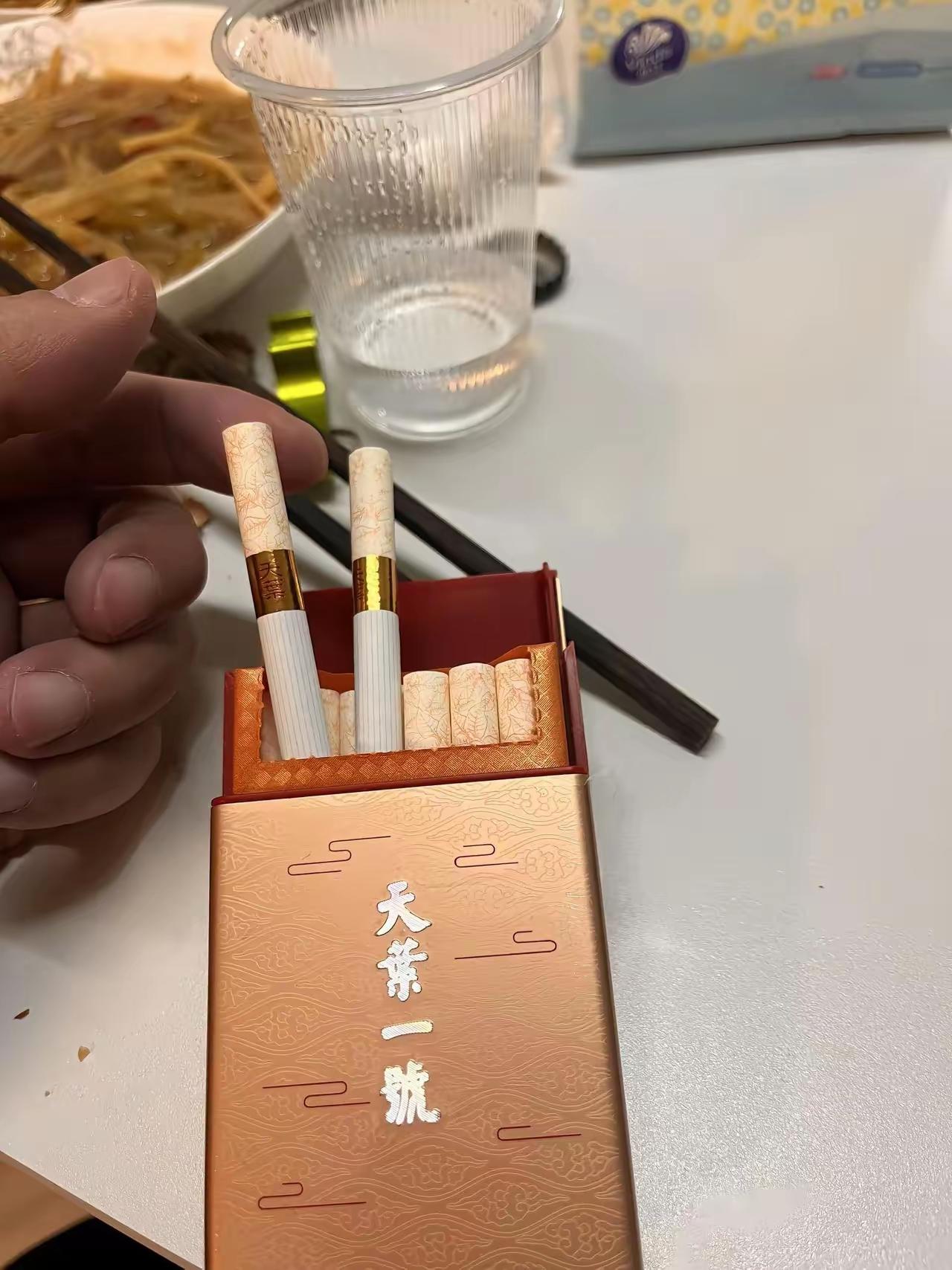 第一次在饭局上见这种烟，贵吗？