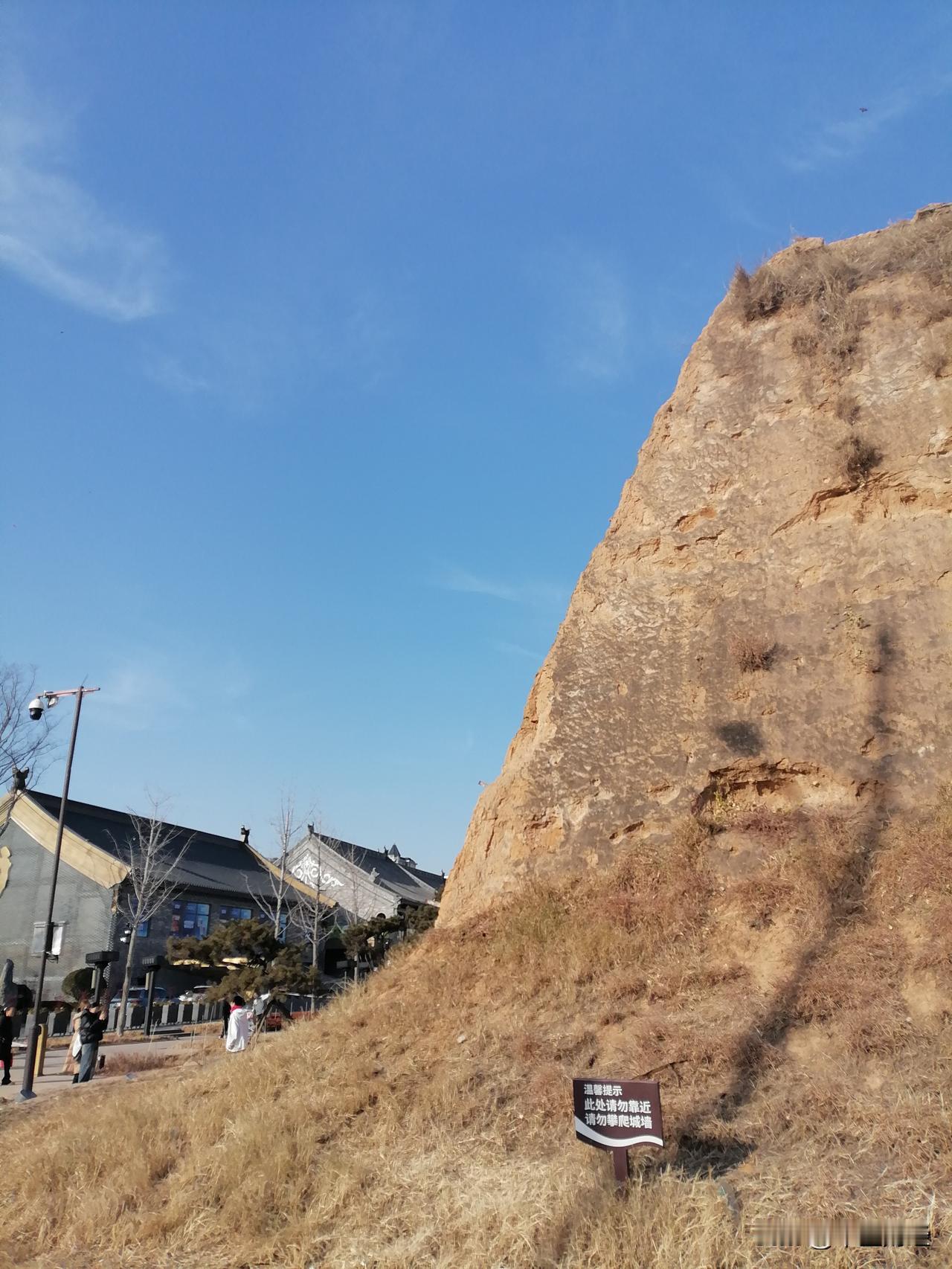 冬日生活打卡季郑州的商代古城墙，具有3500年历史！虽然岁月蹉跎，但它依然挺立。