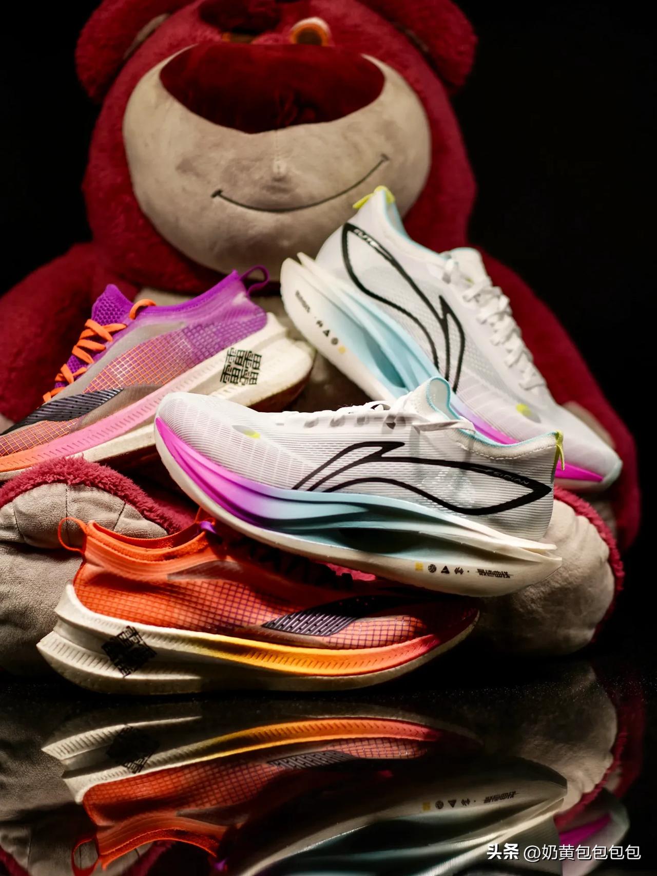 2025年的飞电5 Elite，和2020年的飞电2 Elite。
	
时隔三代