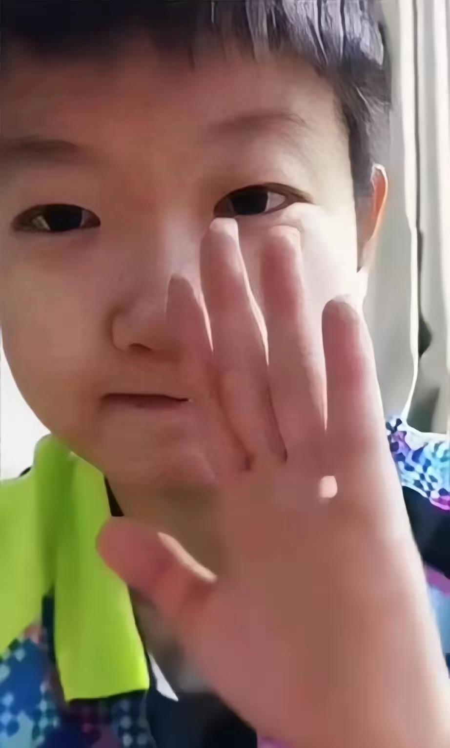 孙颖莎首秀直接3:0横扫，
对手虽说拼得挺顽强，
每一分都死磕反抗，
可咱莎宝全