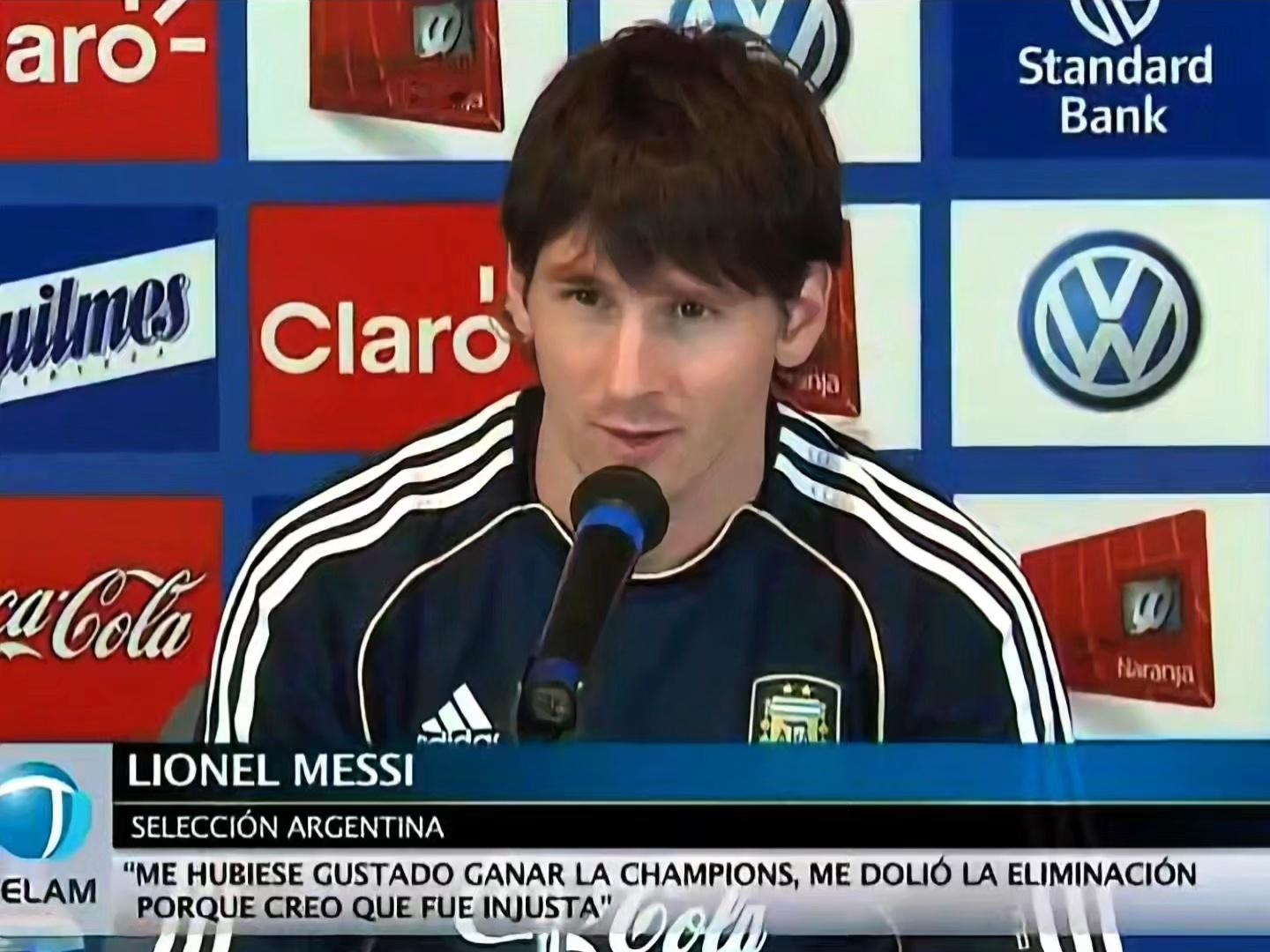 rua了一把自己的头毛㋛ 