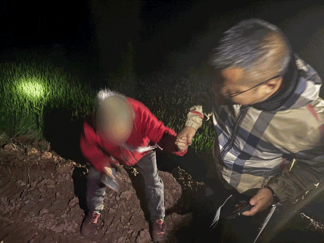 【88岁奶奶买药走失 民警徒步两小时深山寻回】
3月20日，仪陇88岁汪奶奶买药