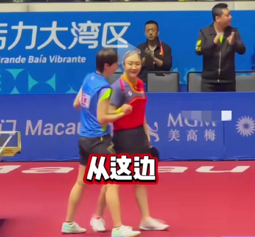 王曼昱4:0战胜陈梦，赛后王曼昱和陈梦微笑着互相握手，那画面太和谐了。两人一起说