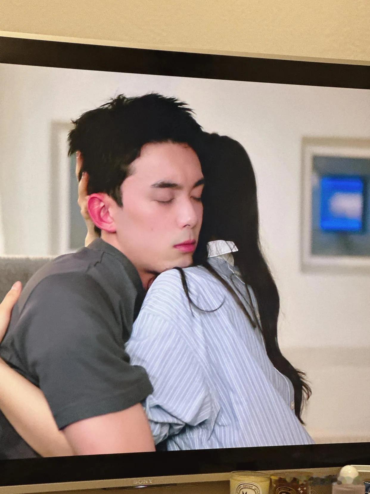 没想到呀，实在没想到！
吴磊碰到女孩，耳朵红得跟朱血肝似的，一看就是没谈过恋爱的