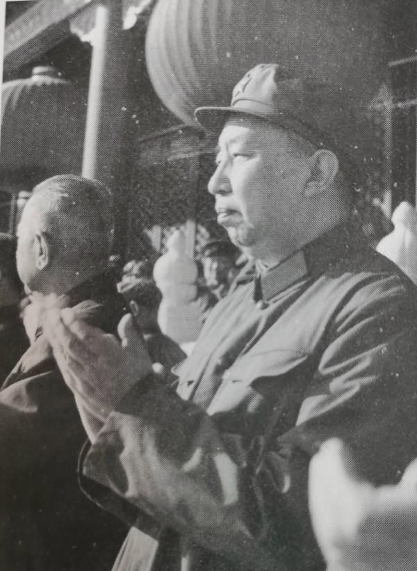 华国锋对李先念说：他们很注意我，你去叶帅那里走一趟
（1976年9月11日清晨）