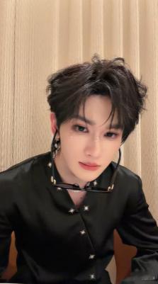 余宇涵直播 会留意大家的留言，尽量照顾到更多人，贴心又细腻，好到让人反复心动 