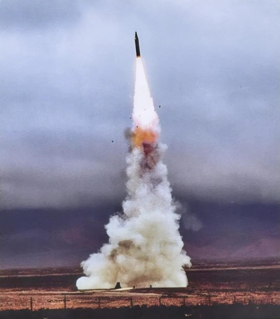 一旦未来战争无法避免，美国若炸中国沿海地区，我们除第一时间打掉周边国家的美军基地