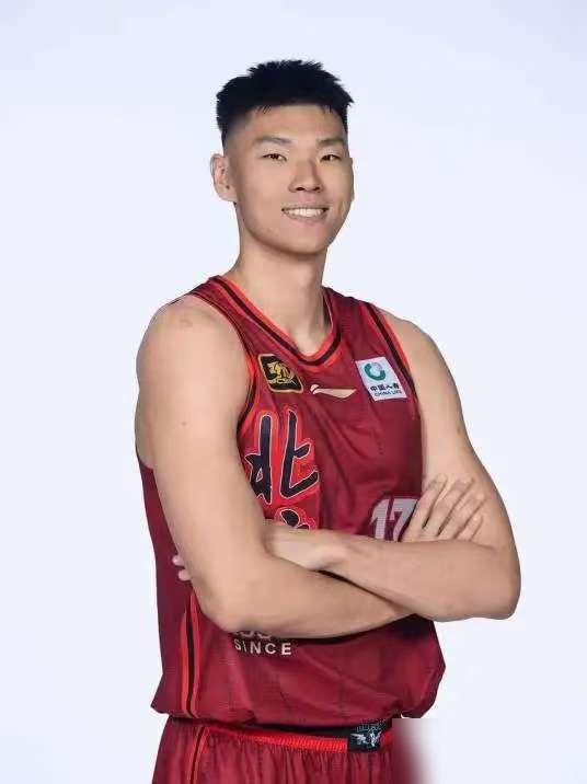 北京队如何解决范子铭的顶薪困局？北京首钢俱乐部杯出局之夜，范子铭再度成为舆论风暴