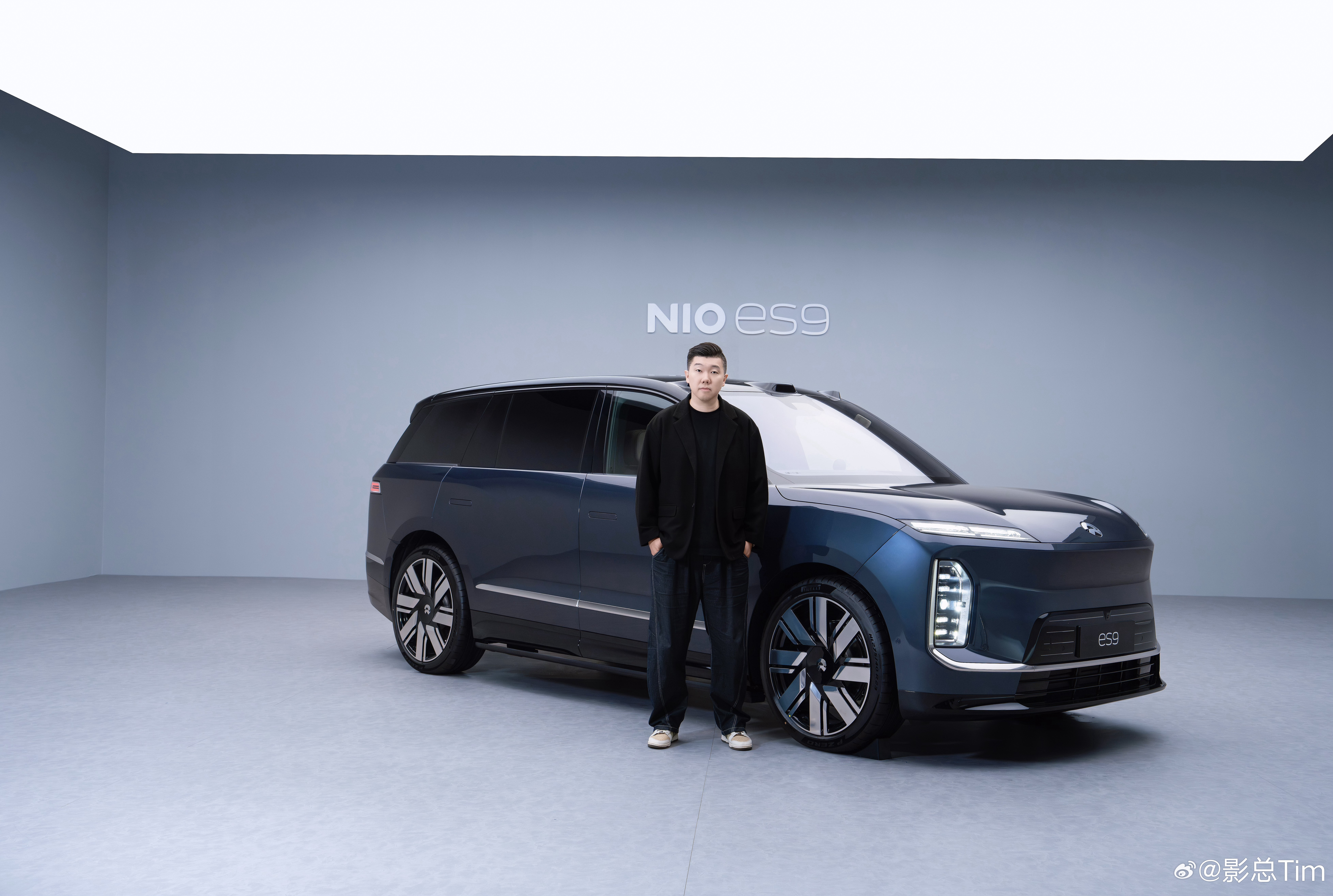 前阵子蔚来ES9 去拍了一整天，越拍越上头。这外形真英武、够挺拔，线条硬、气场足