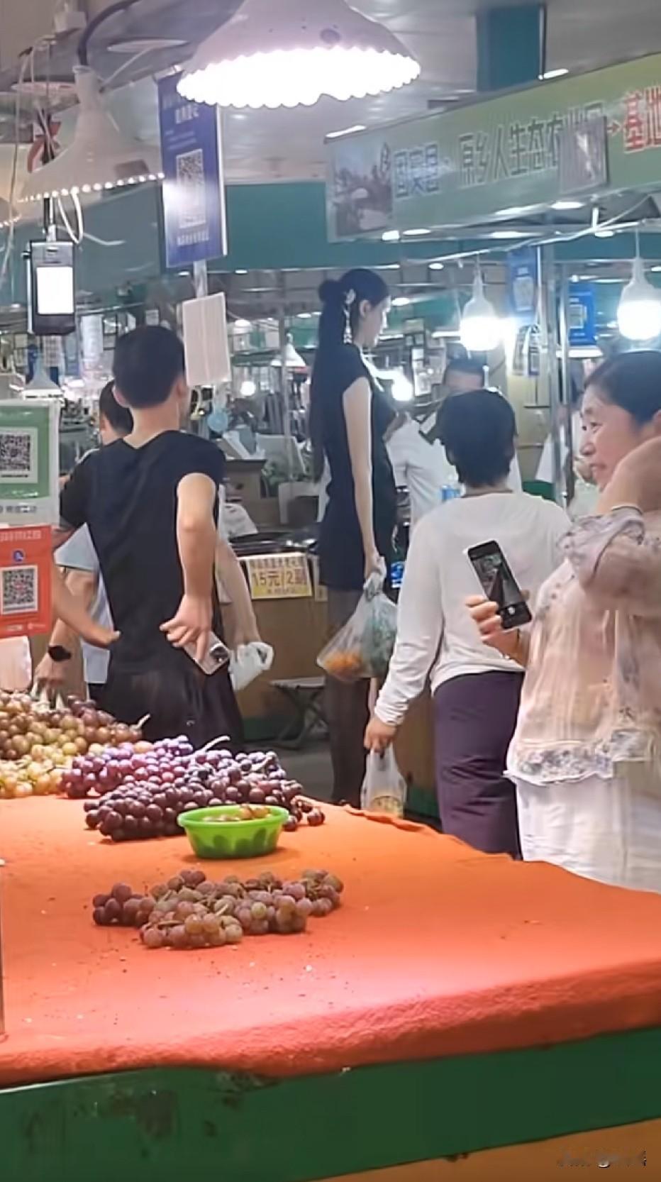 这身高换灯泡不用梯子