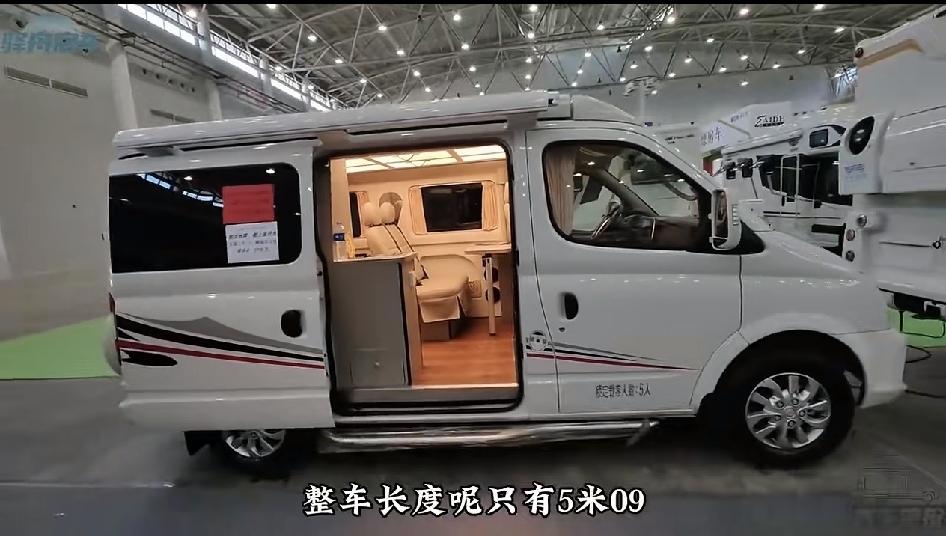 大通V80中顶改床车外出方便吗？
大通V80中顶版本，是床车改装圈子热度很高的轻