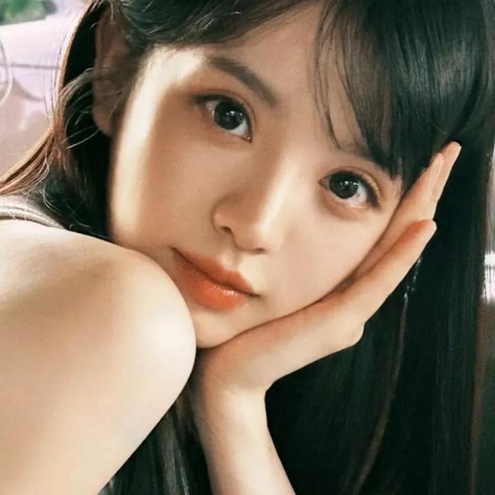 温柔甜美的少女，沉醉于时光的静谧。自然清新美少女 自然甜系少女 温柔白裙少女 温