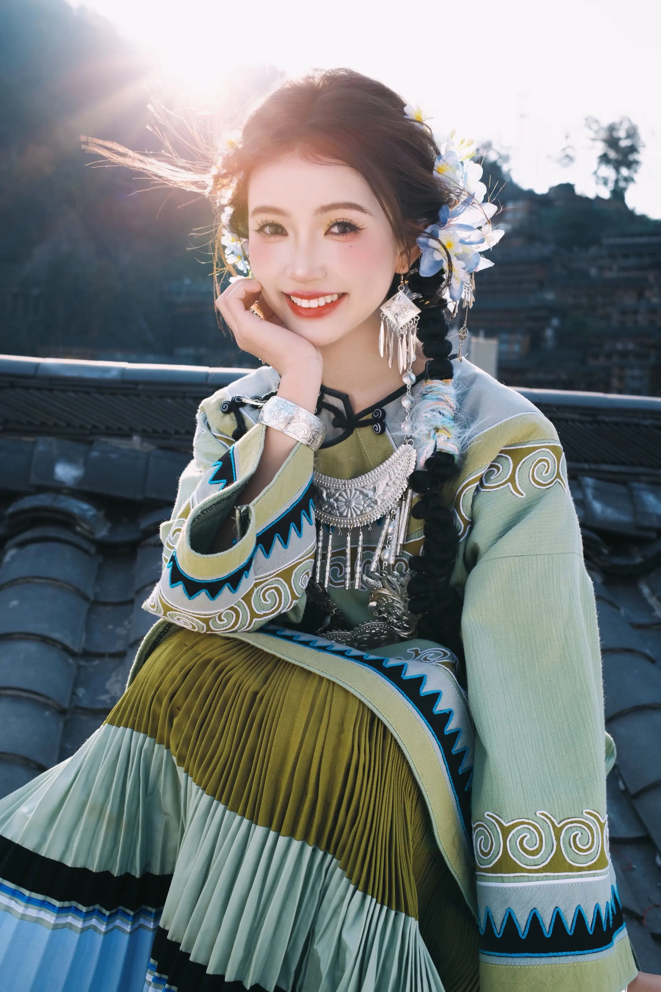 花满头，银满身，做一次苗寨的姑娘