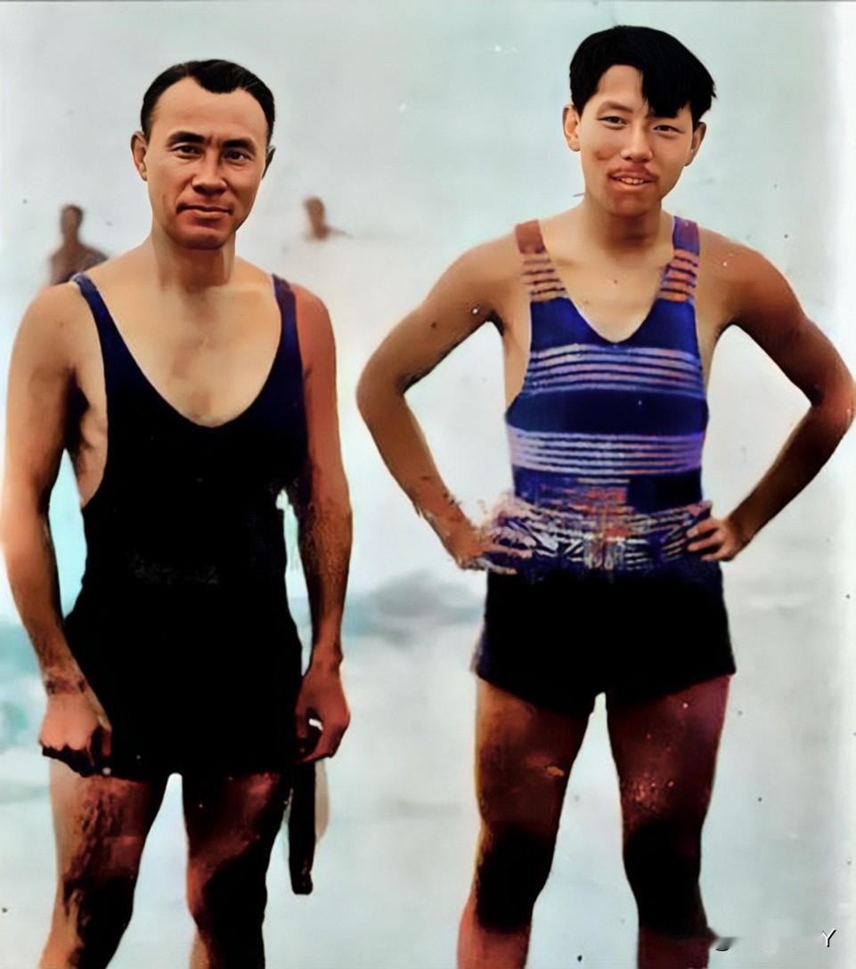 1930年，在北戴河游泳的张学良，时任中华民国陆海空军副司令。这可不是演员所扮演