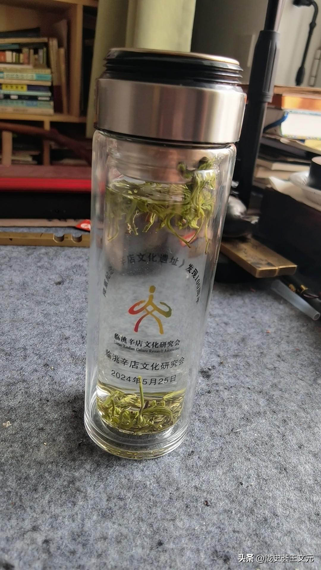 感谢临洮辛店人民送的水杯！前天早上去医院，水杯不慎打碎。这是今年过完年后买的新杯