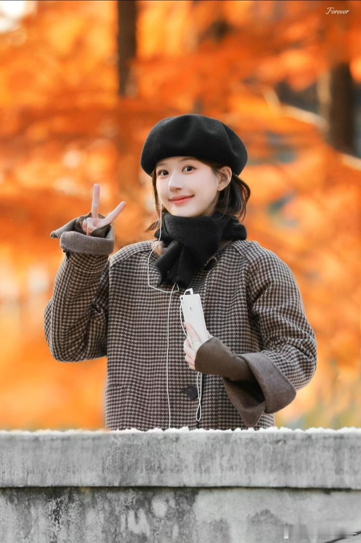 赵露思《恋人》造型，这个剧好像也是她自己做的造型。基础款要穿出来不土，得会搭配，