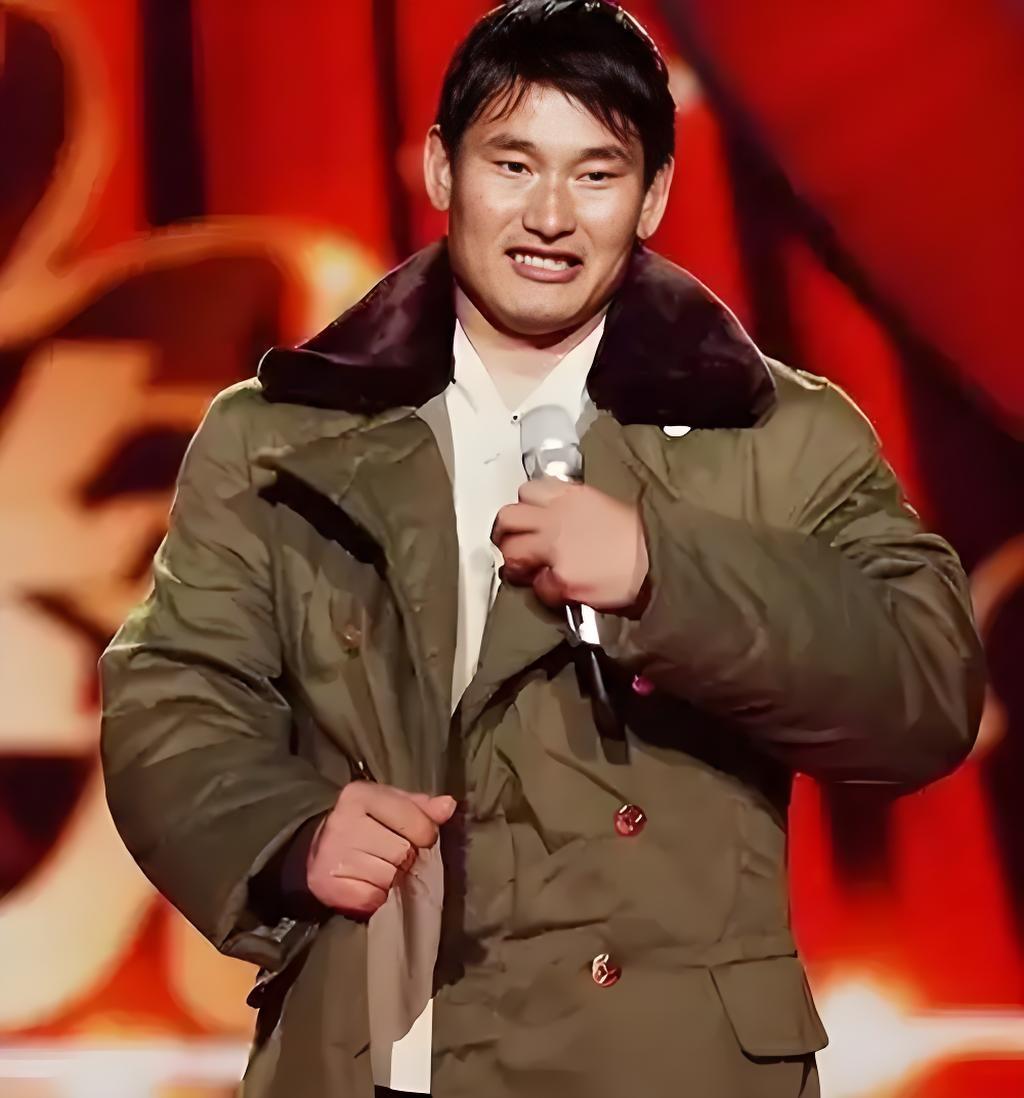 大衣哥被逼翻墙出门：爆红13年不敢搬家，他的清醒打了多少网红的脸

草根歌手大衣