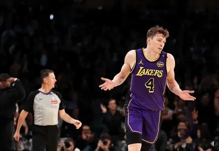 神射手！克内克特成为21世纪第14位在5分钟内得到21分的球员

11月20日消