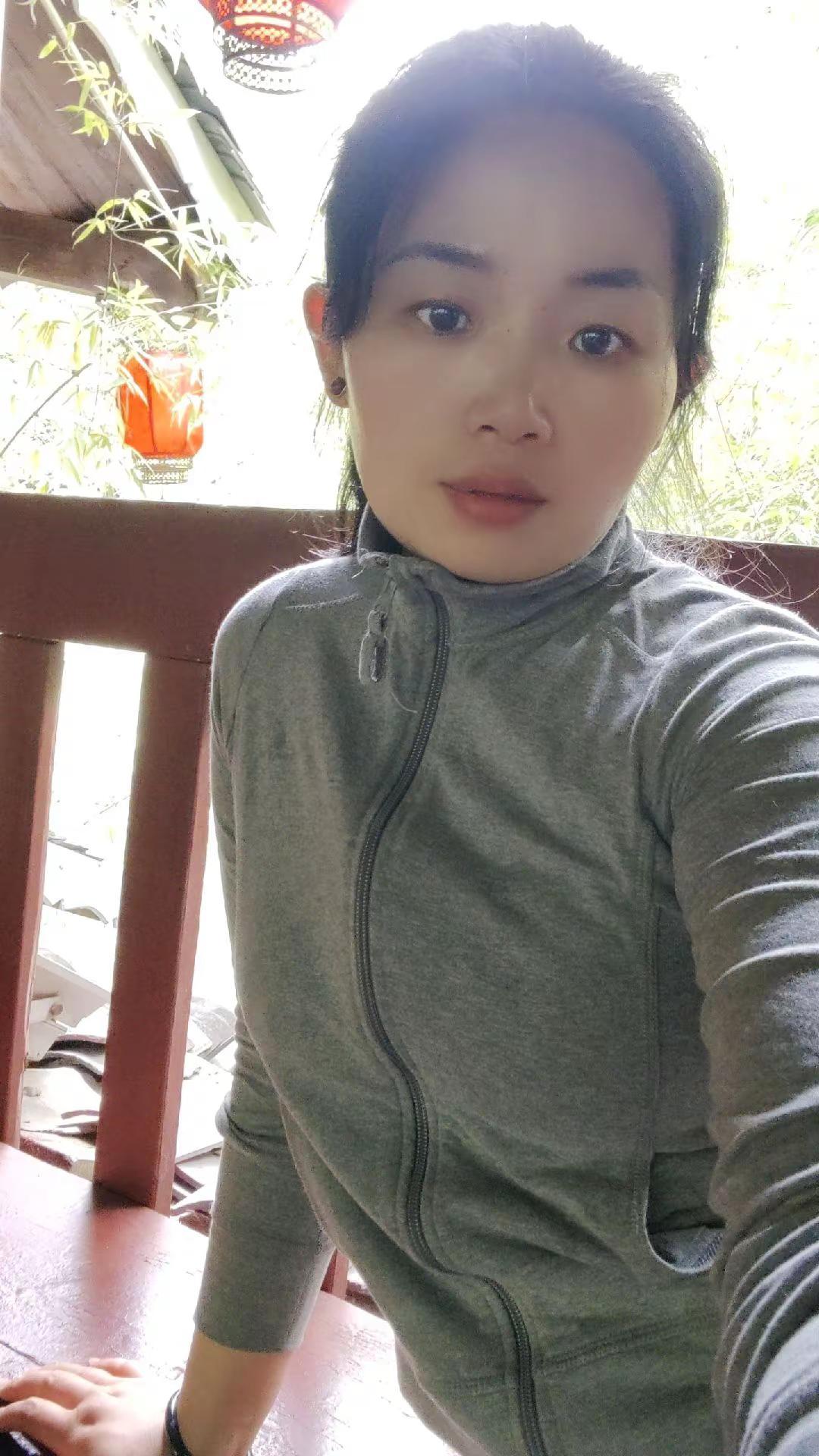 存照，😀，穿运动服也好看呀