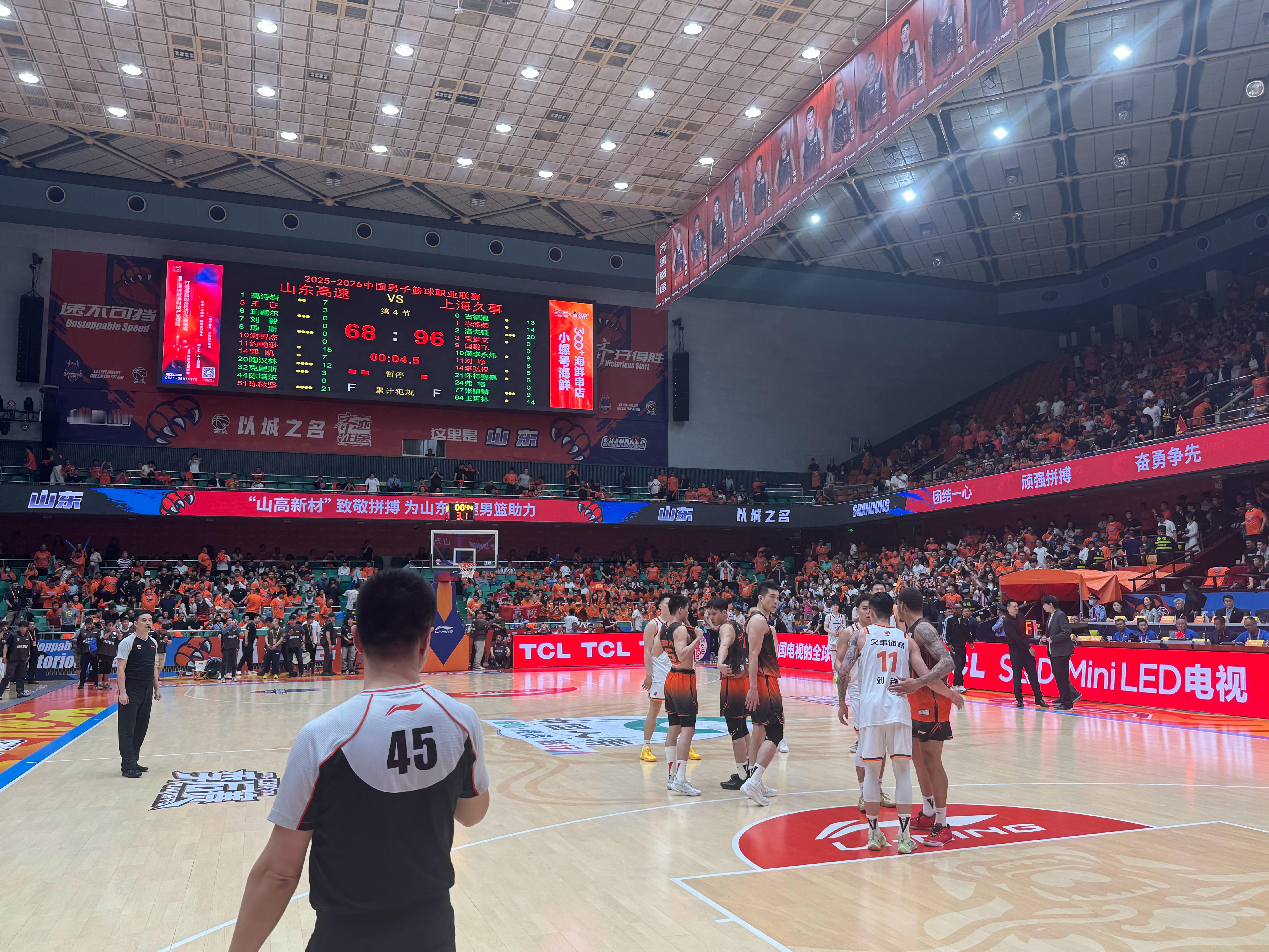 时隔四年，上海男篮重返CBA季后赛四强！半决赛，我们来了！上海久事大鲨鱼