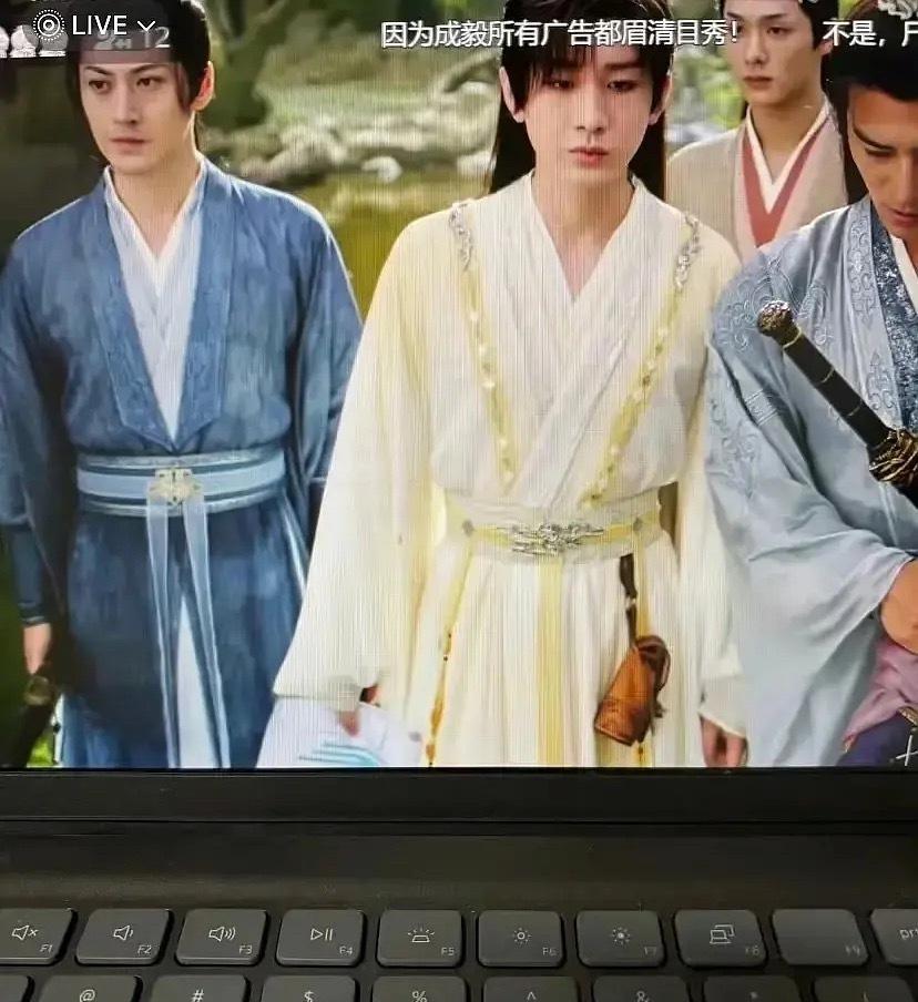 这导演还有戏拍啊？有点像榜上佳婿正片男主用电风扇…这也不能全怪成毅吧？演员 导演