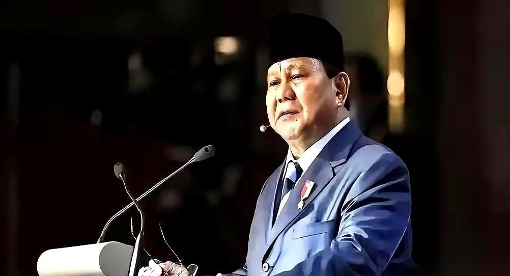 聊起印尼，总感觉心里堵着块石头。
这边，路我们给修，桥我们给架，大把的单子送过去