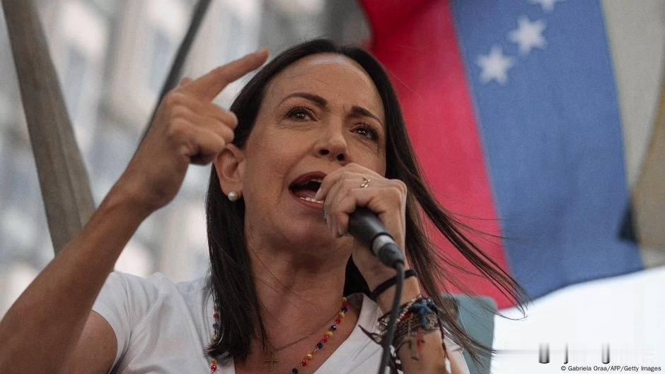 🇳🇴据彭博社报道，马查多将诺贝尔奖章赠予特朗普的决定在挪威引发了强烈抗议。