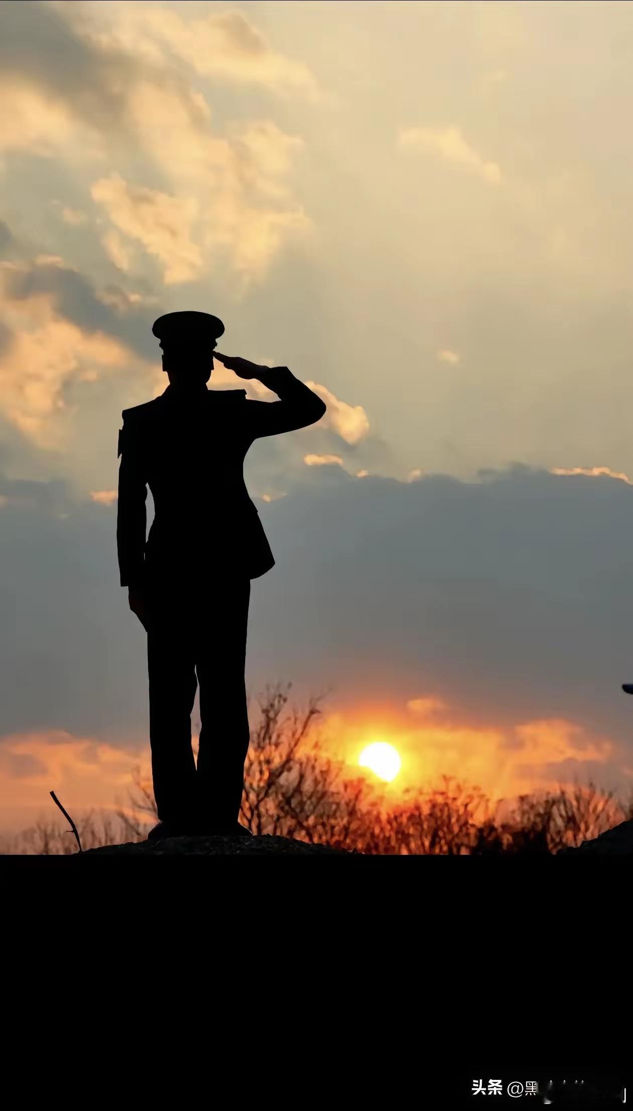 小伙本科毕业后选择参军入伍本科当兵，大一走还是毕业走？很多人都在纠结这个问题。其