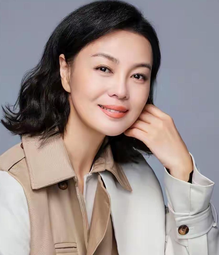 荣蓉现状：57岁住上海超大豪宅，俩女儿才貌双全，老公身份不简单娱乐 明星