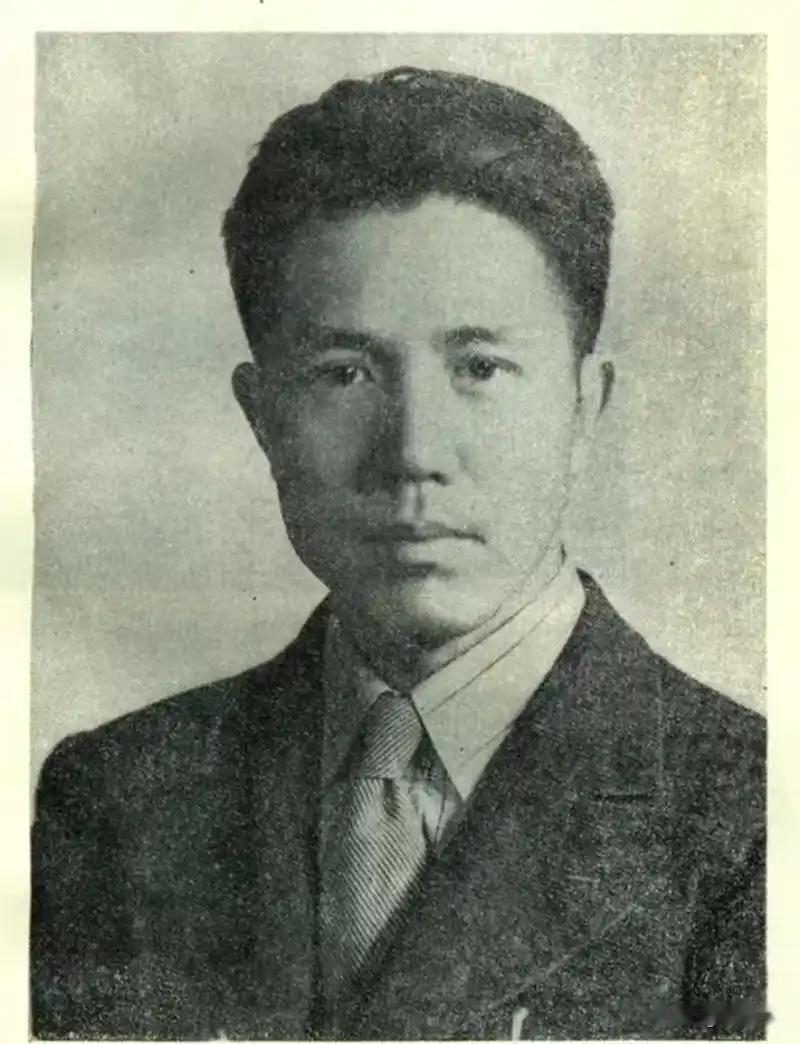 1980年，作家周扬回乡探亲，顺道去看前妻吴淑媛墓，谁料，半路突然大雨倾盆，身边