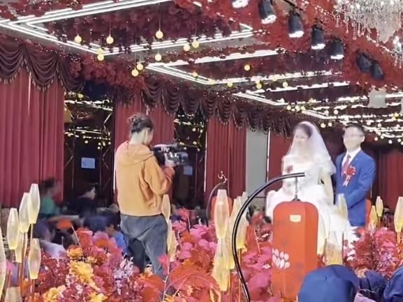 浙江一对新人结婚当天，婚房被烧了，家具被烧光；老丈人：女儿出嫁，婚房点红烛讨吉利
