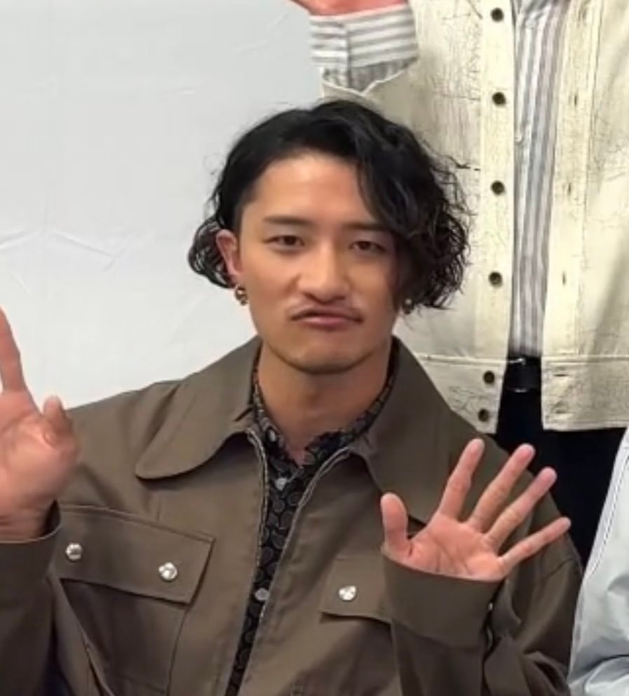 帥哥明天也會蓄鬍出來吧