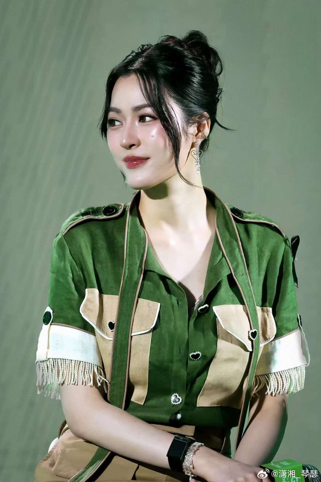 💚 故事翻到结局，却依然贪恋这满眼青绿。💚               邝玲
