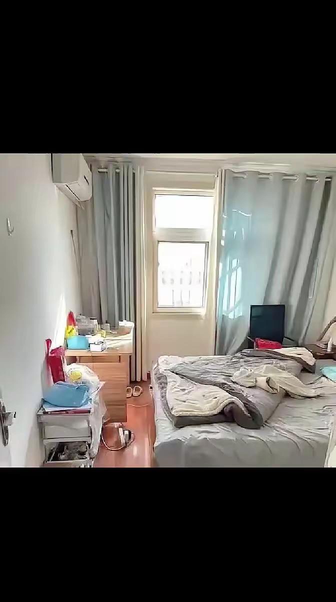 武汉有对小情侣，分手分得挺彻底，拉黑删好友，四年谁也没联系过谁结果因为老城区改造