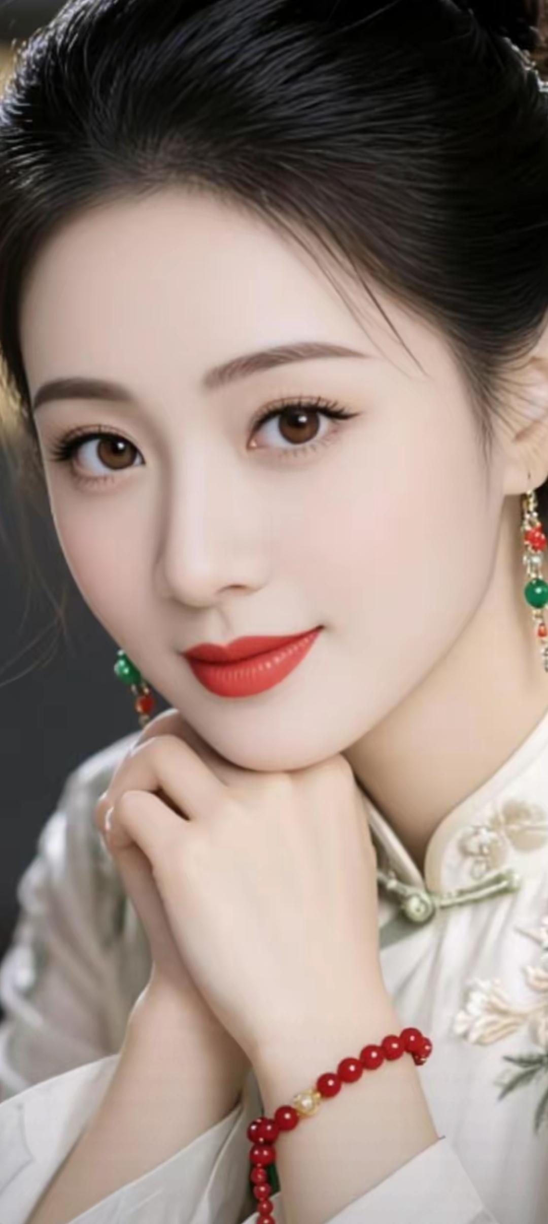 优雅古风美女，红唇绿耳坠，古典韵味十足！