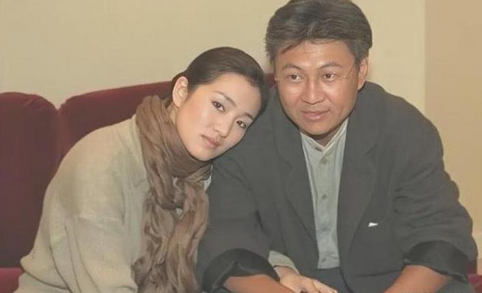 网传影后巩俐为了生孩子，在新加坡喝了大半年中药，每天守在厨房熬药，为此推掉了好几