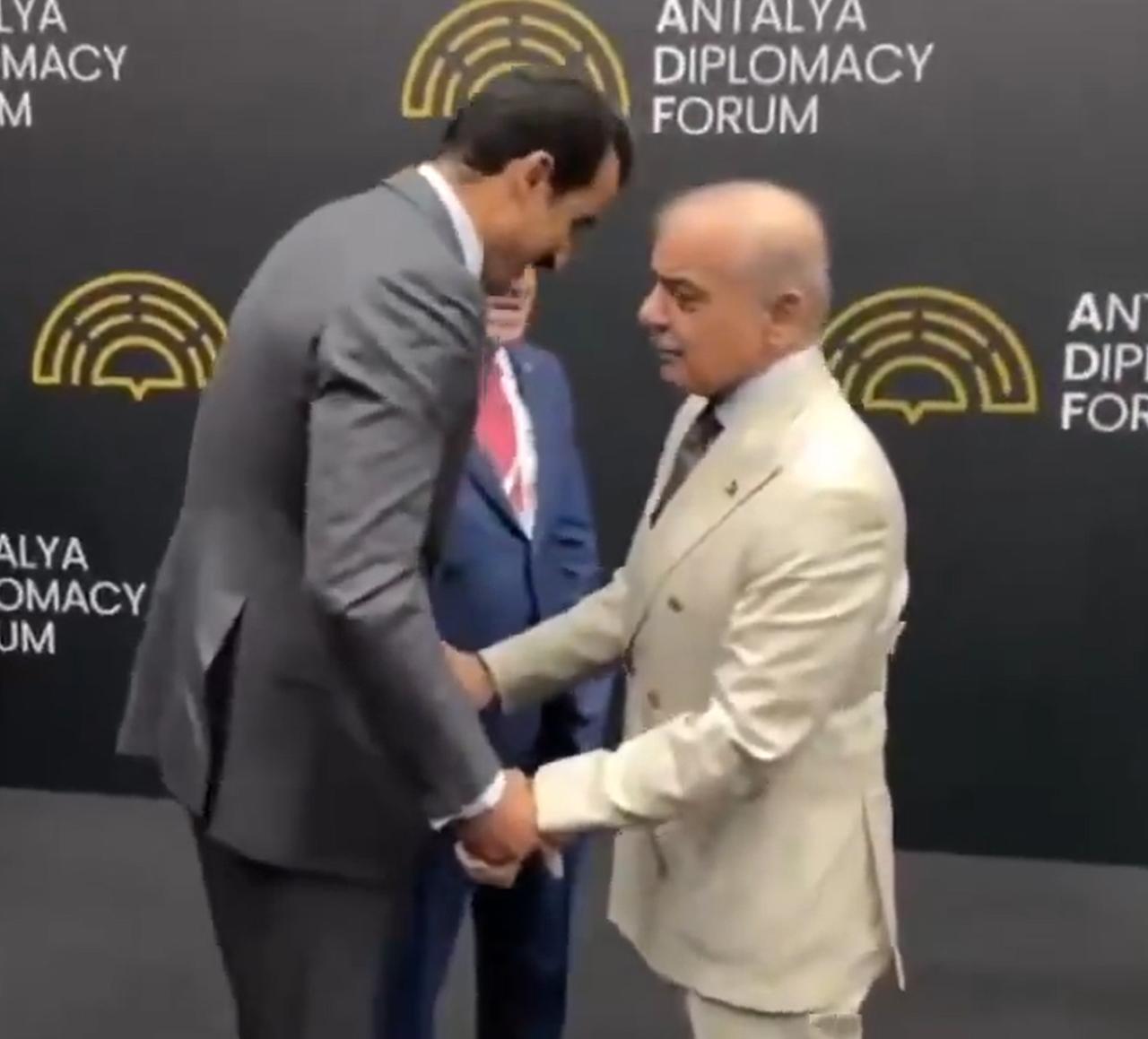 巴基斯坦向全世界展示了，什么叫受人尊重是要靠实力的。

离去年的印巴空战，马上就