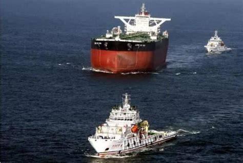 中方两艘油轮被拒绝通行后，全球各国等着看北京反应，伊朗突然改主意了！ 卡了38天